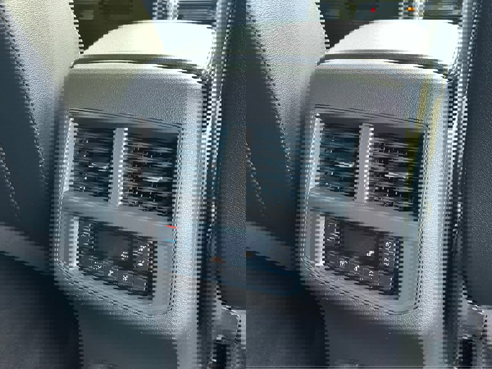 Used 2023 Volkswagen Atlas SE image 23