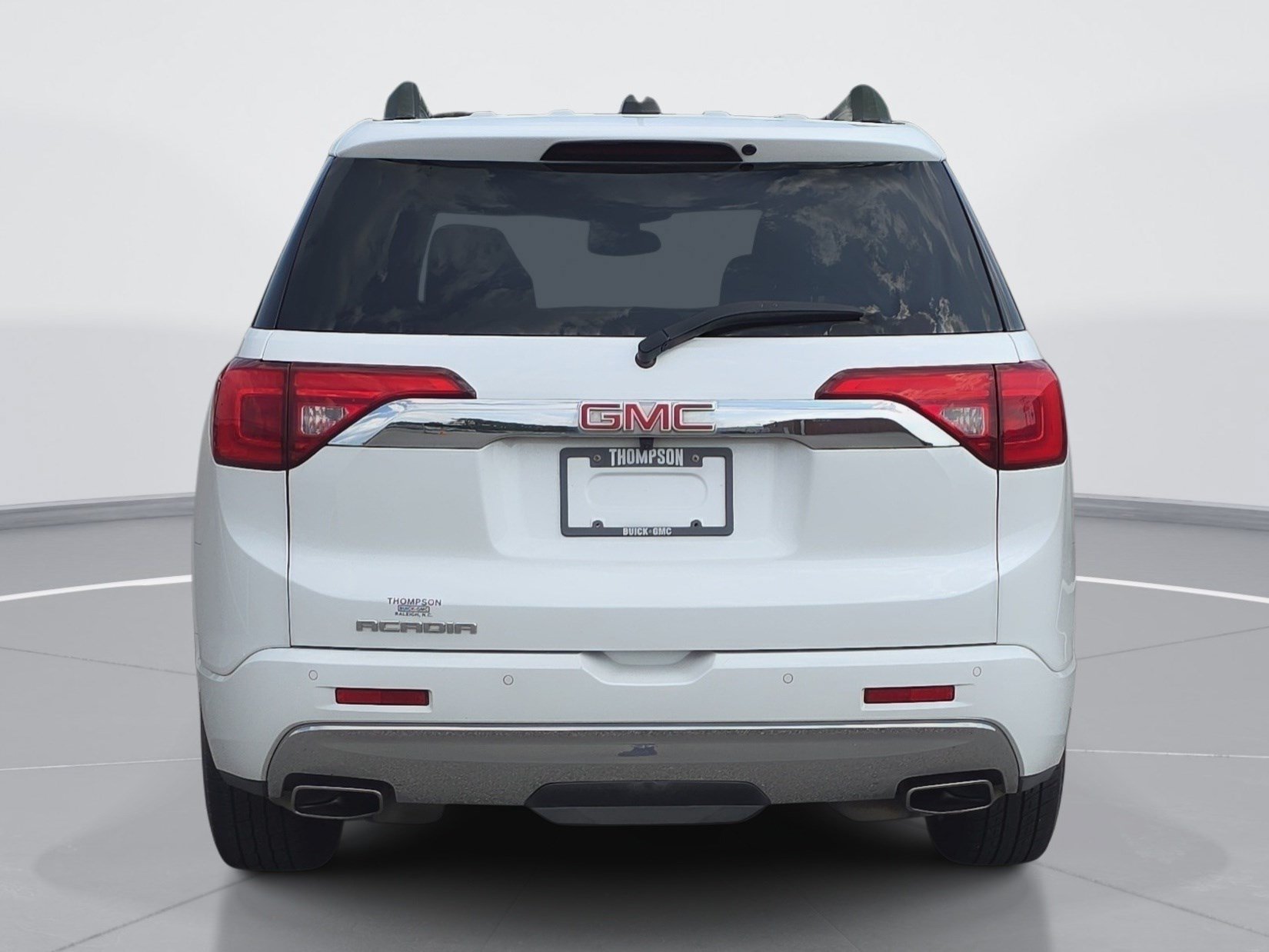 Used 2017 GMC Acadia Denali w/ Technology Package FWD image 4