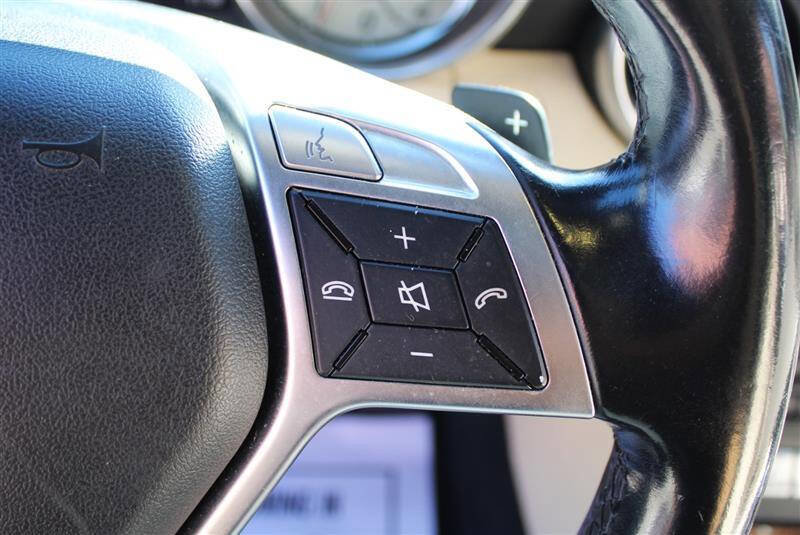 Used 2015 Mercedes-Benz SLK 250 w/ Premium Package image 22