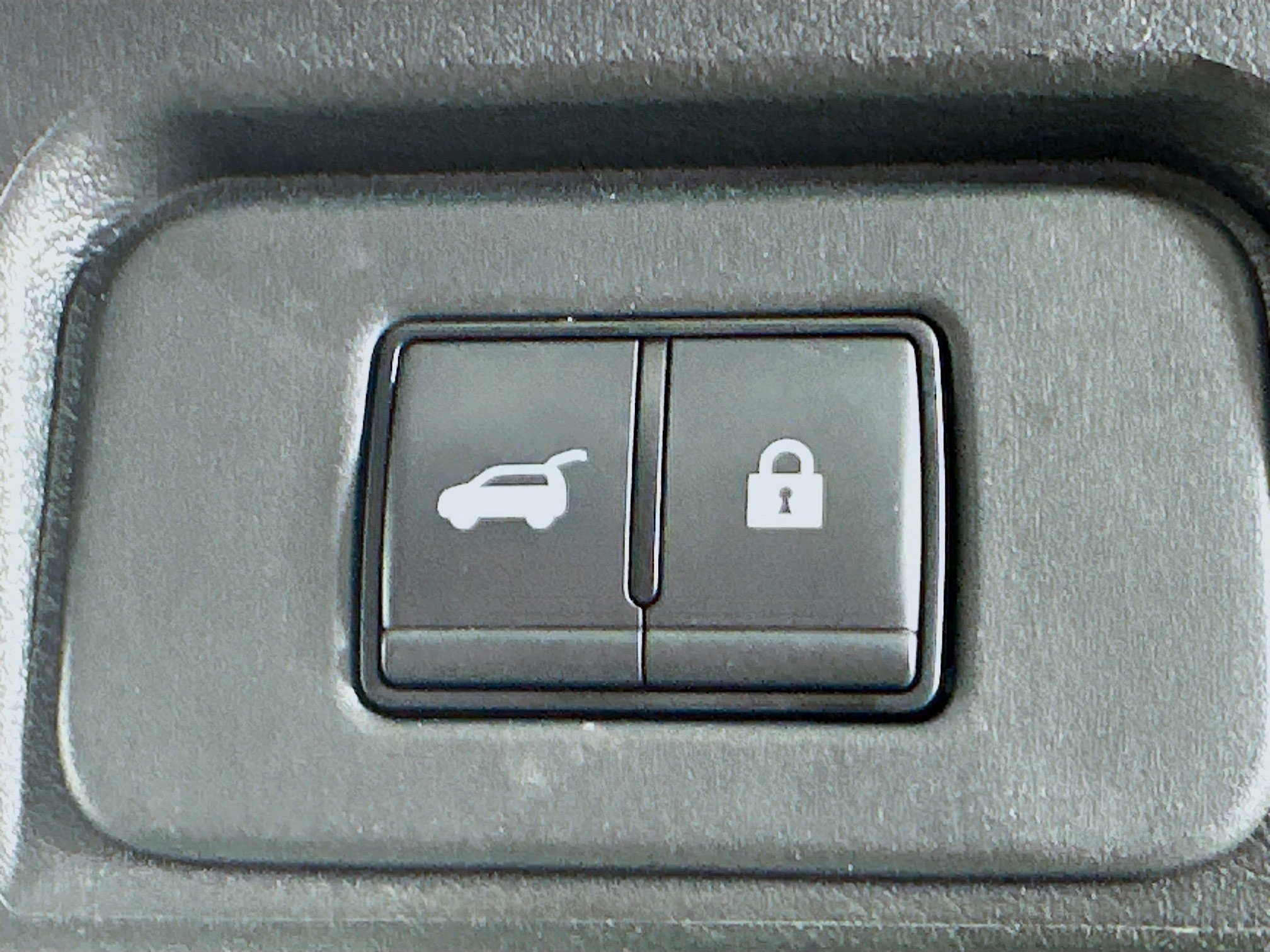 Used 2025 Nissan Rogue SV image 30