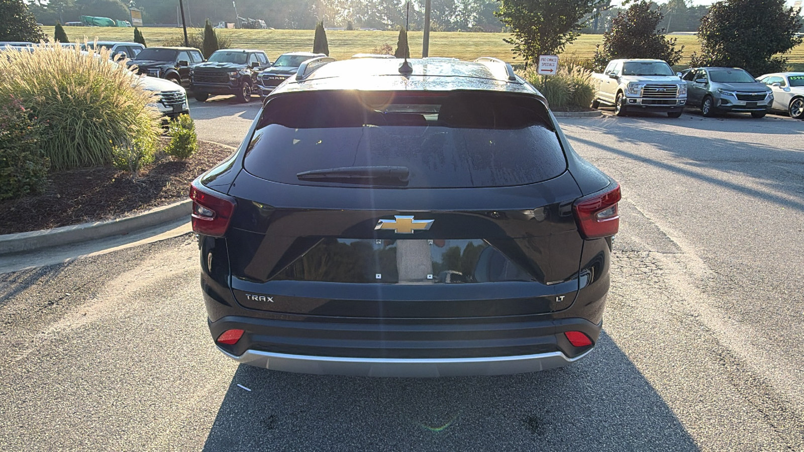 Used 2025 Chevrolet Trax LT FWD image 9