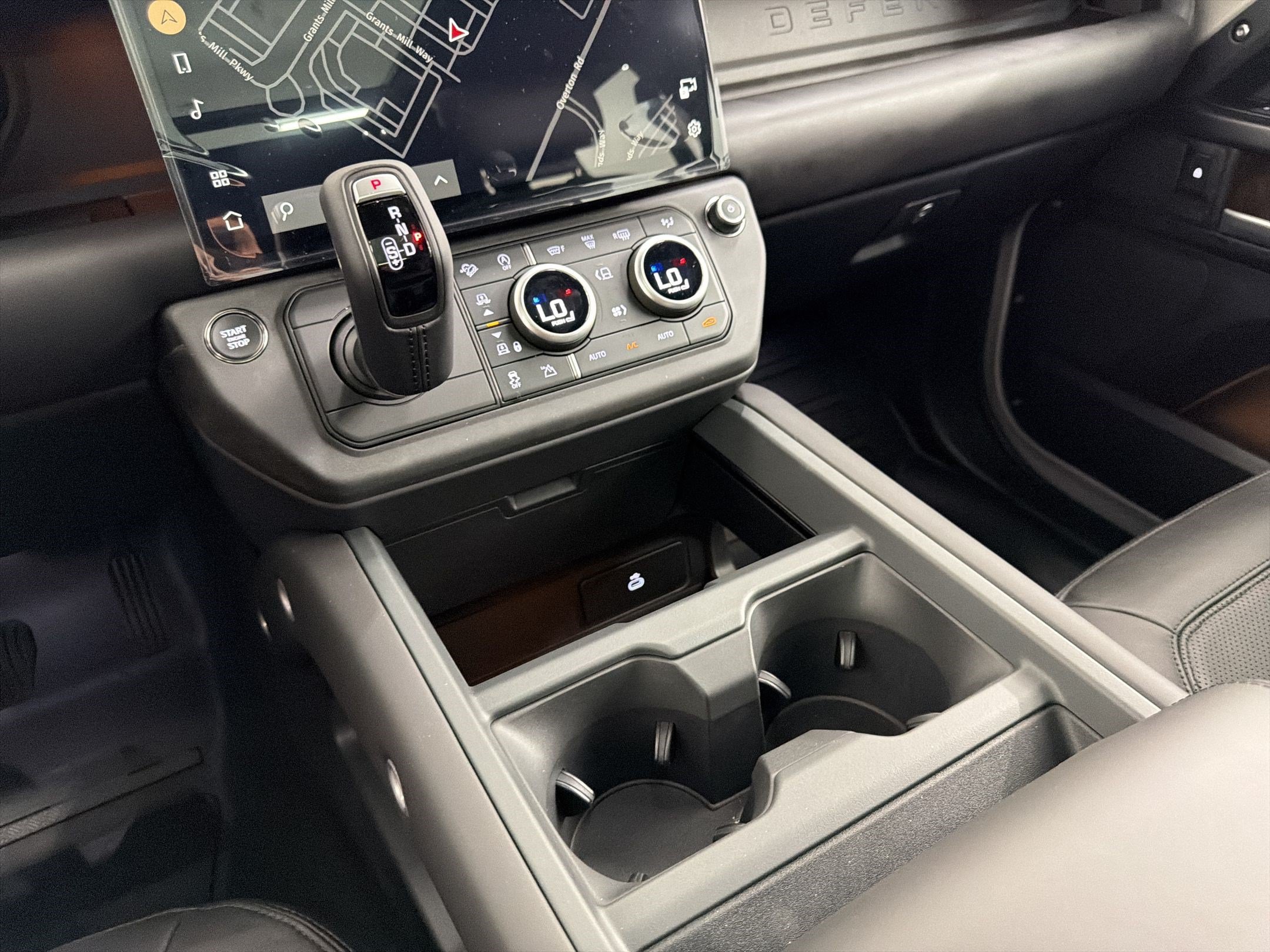 New 2026 Land Rover Defender 130 X-Dynamic SE AWD/4WD image 18