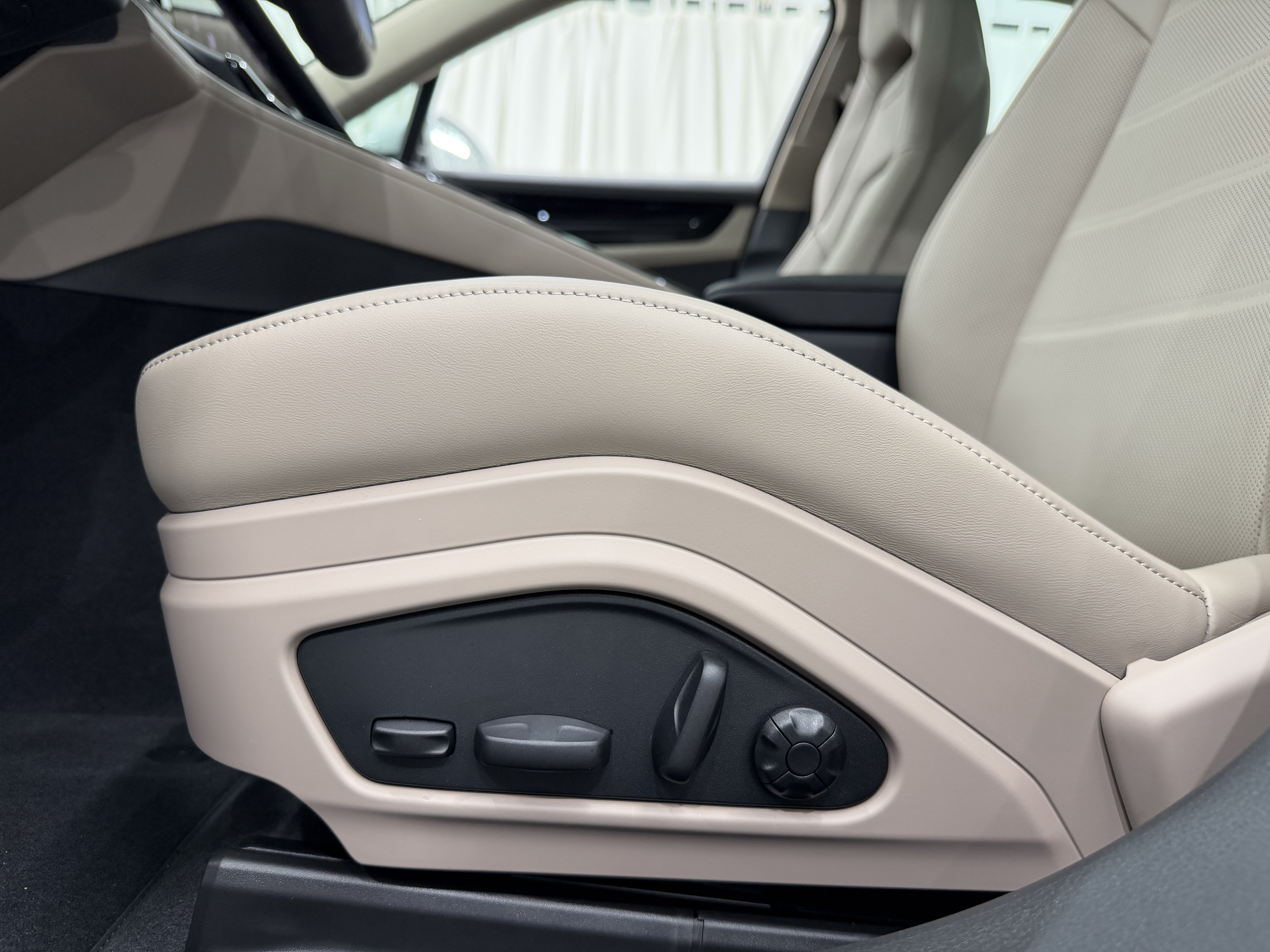 New 2026 Porsche Panamera image 32