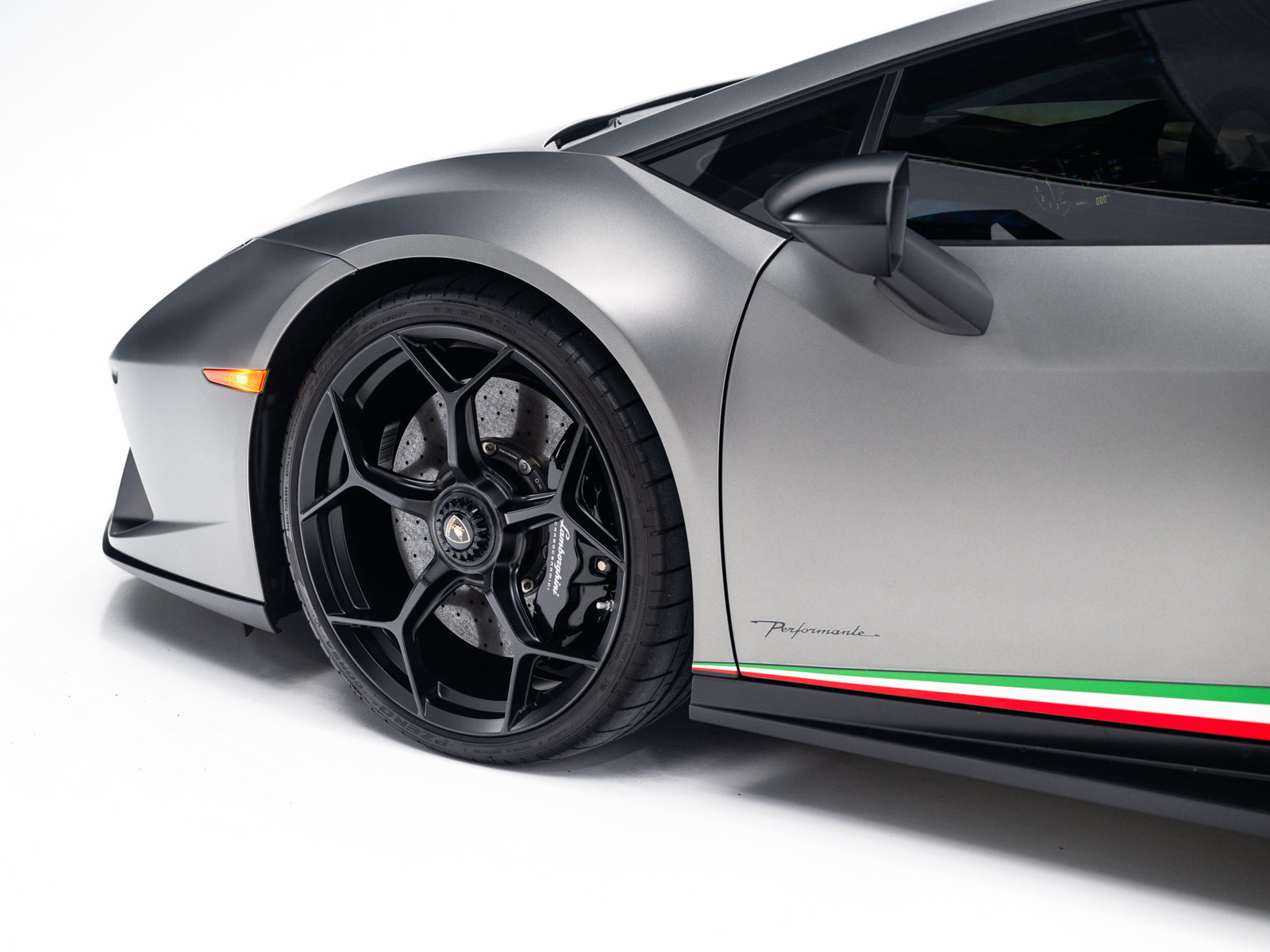 Used 2018 Lamborghini Huracan Performante AWD/4WD image 17