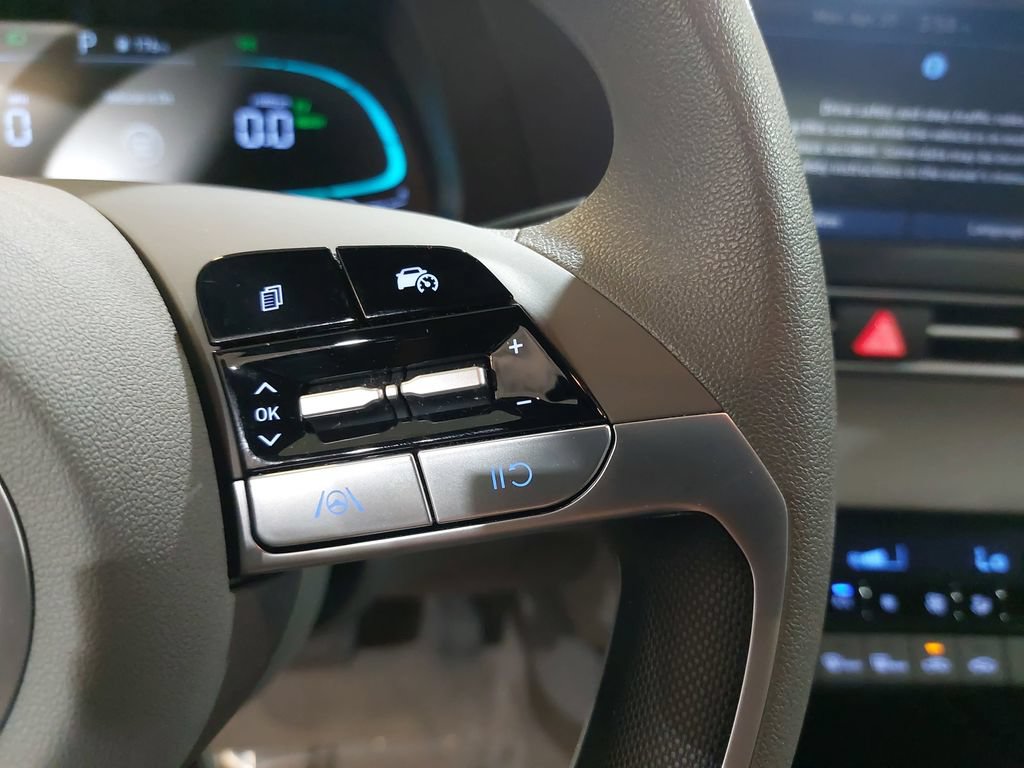 Used 2025 Hyundai Elantra Hybrid FWD image 19