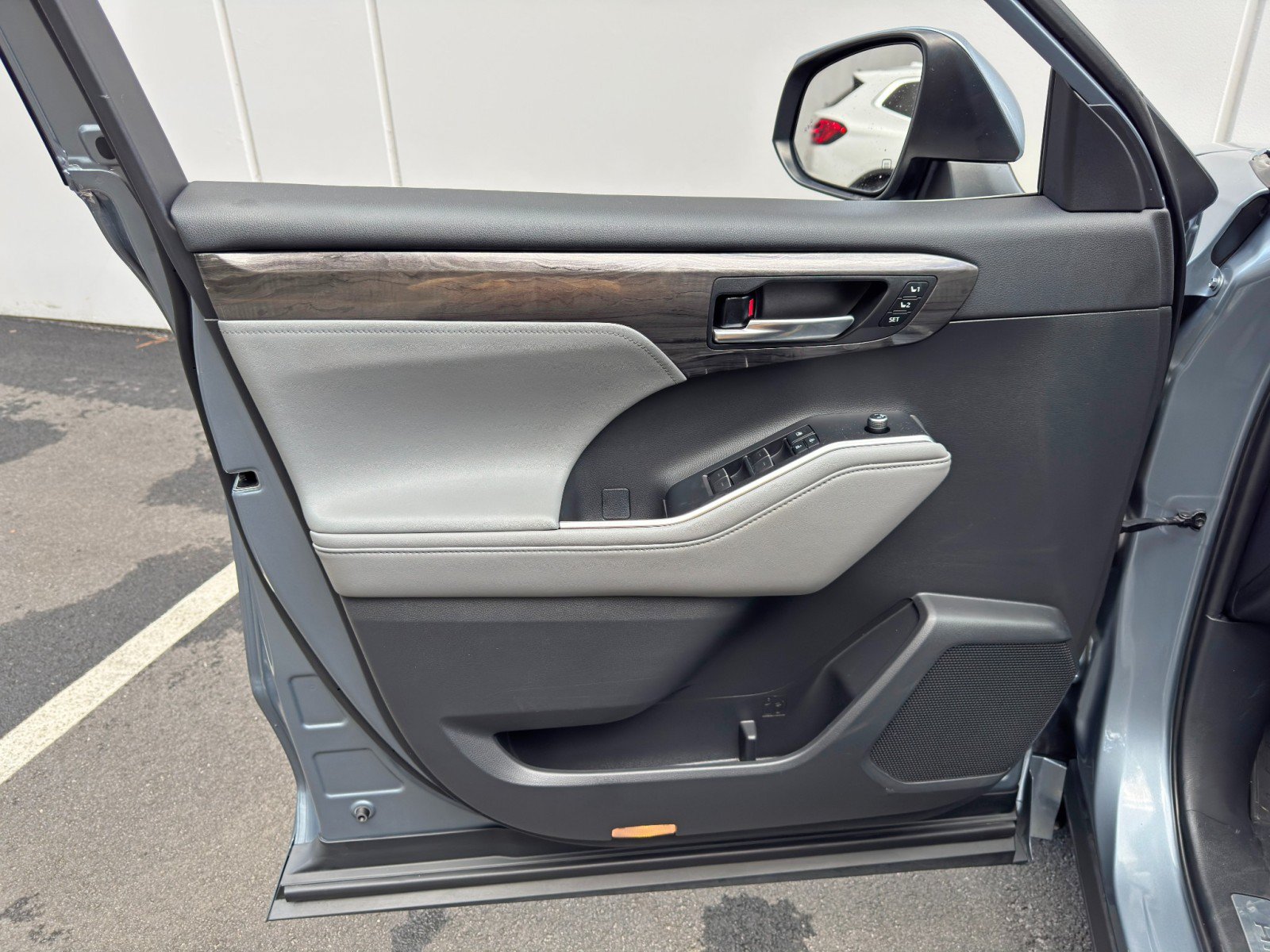 Used 2020 Toyota Highlander Limited FWD image 44