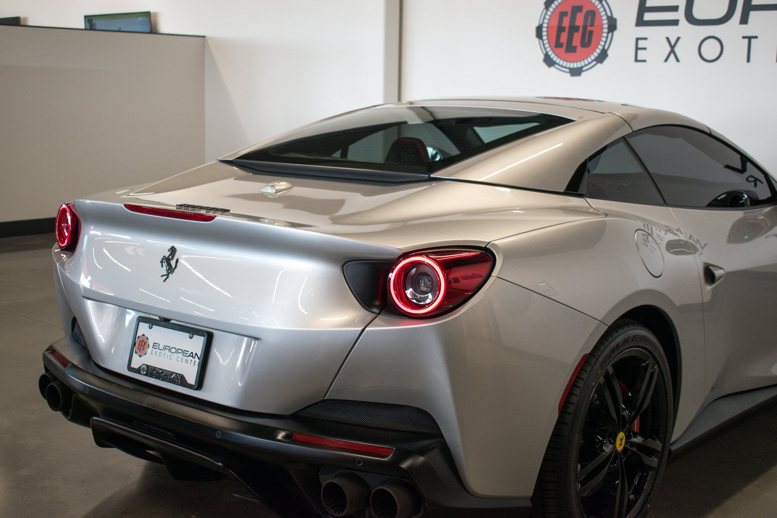 Used 2019 Ferrari Portofino RWD image 35