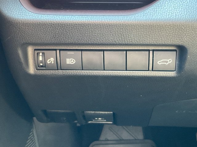 Used 2022 Toyota RAV4 Limited FWD image 36