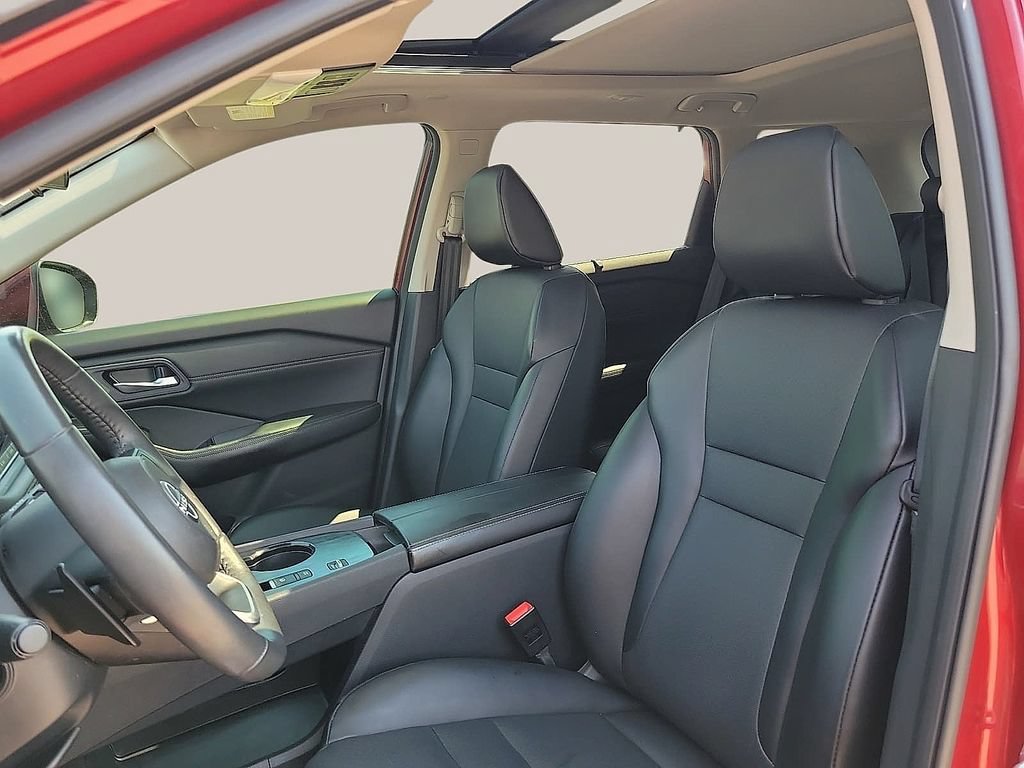 Used 2024 Nissan Rogue SV w/ SV Premium Package FWD image 11