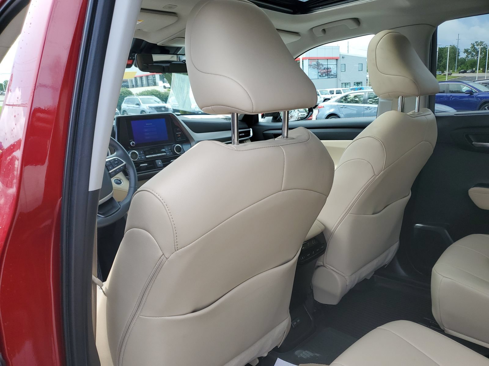 Certified 2024 Toyota Highlander XLE AWD/4WD image 15
