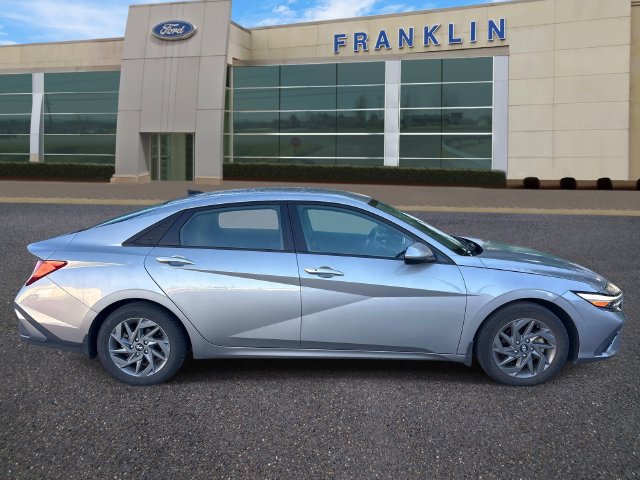 Used 2024 Hyundai Elantra SEL FWD image 8