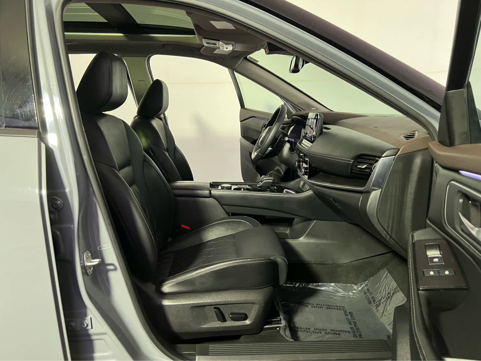 Used 2023 Nissan Rogue Platinum image 29