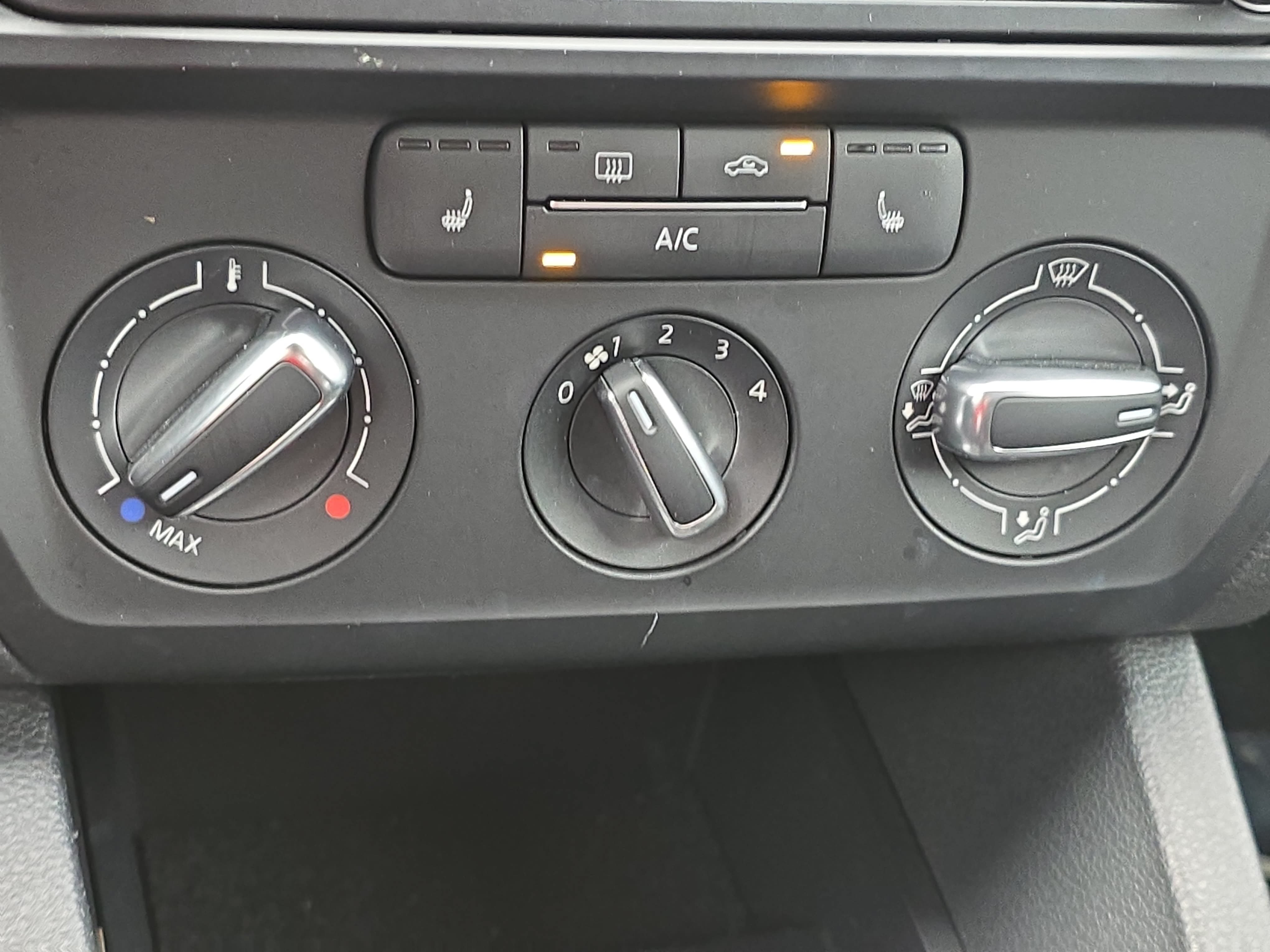 Used 2016 Volkswagen Jetta SE FWD image 23