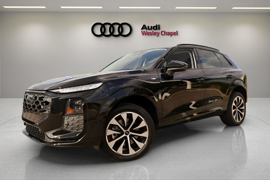 New 2026 Audi Q3 quattro 2.0T w/ Technology Package AWD/4WD image 1