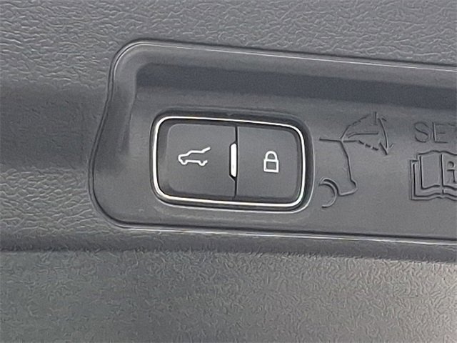 Used 2022 Ford Explorer XLT image 29