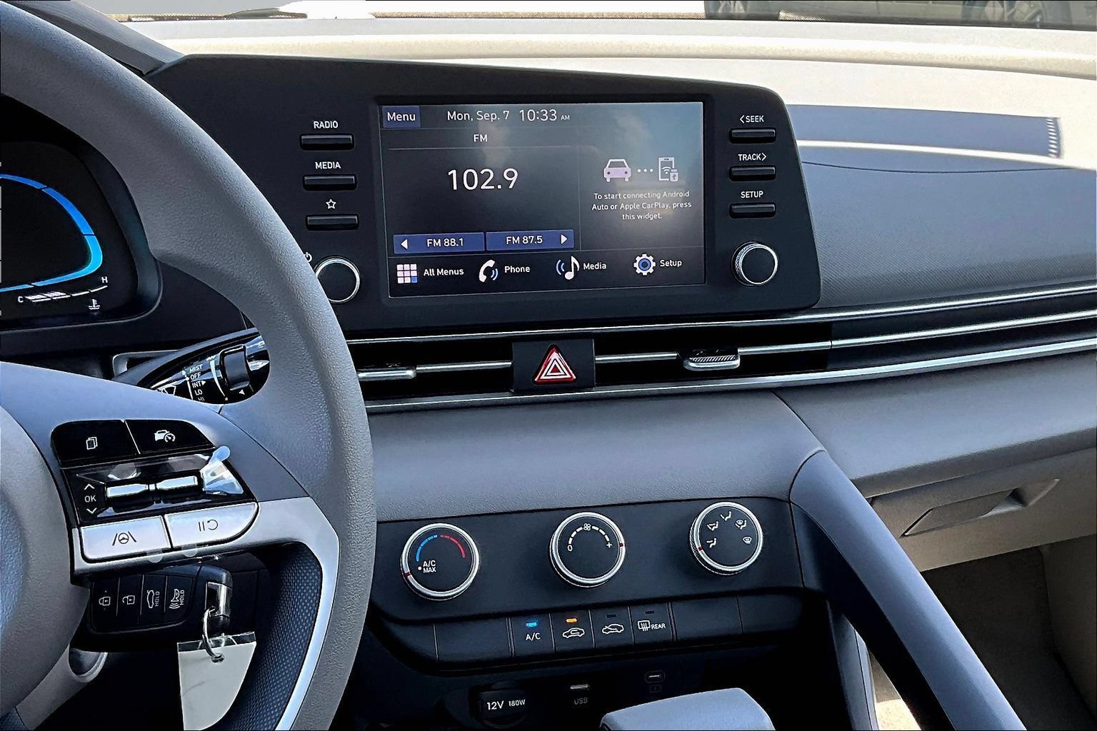 New 2026 Hyundai Elantra SE FWD image 6
