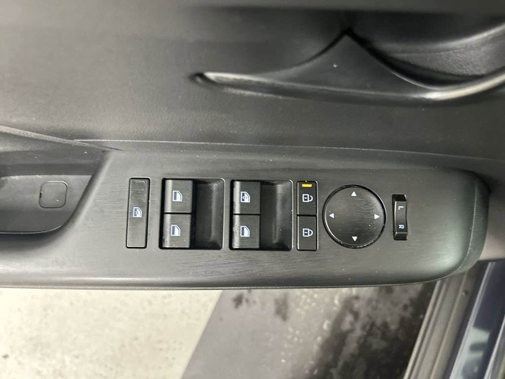 Used 2024 Hyundai Kona SE FWD image 13