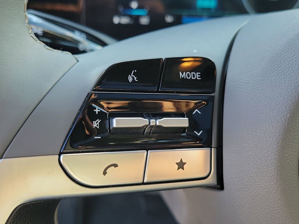 Used 2025 Hyundai Elantra SEL image 22