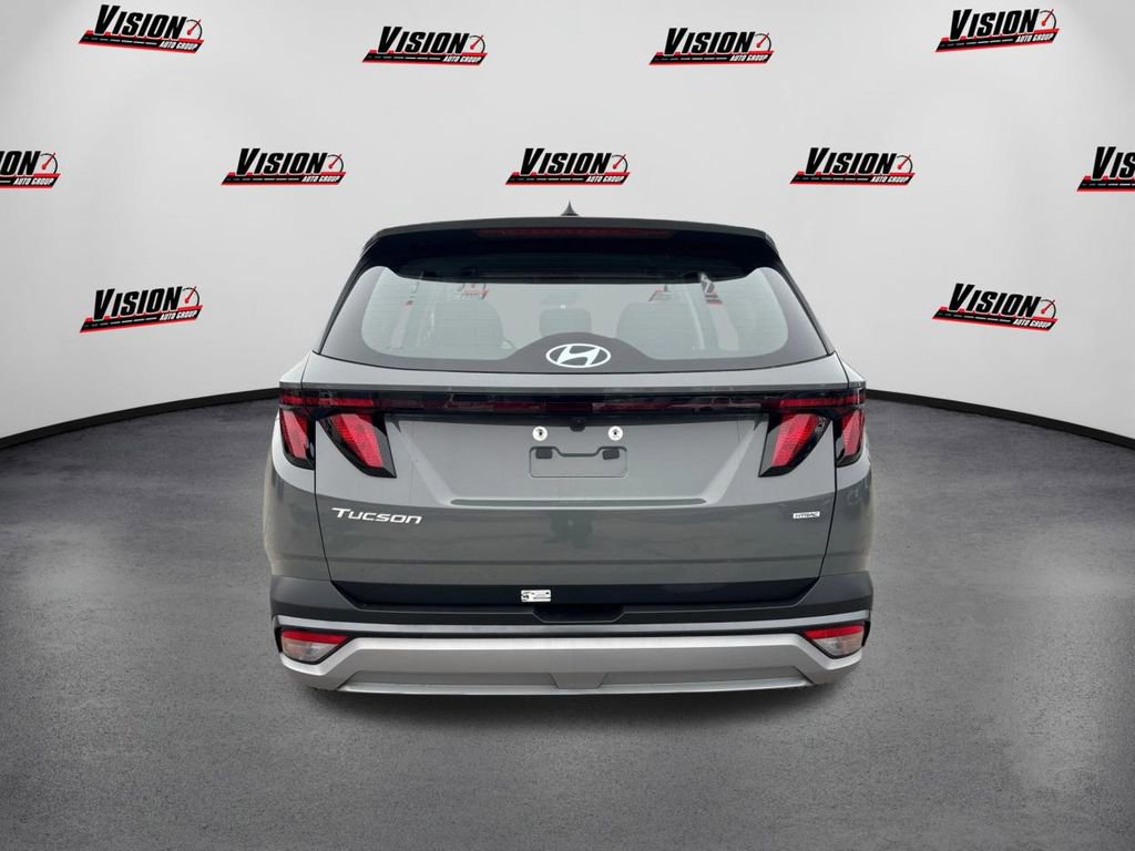 Certified 2025 Hyundai Tucson SE image 6