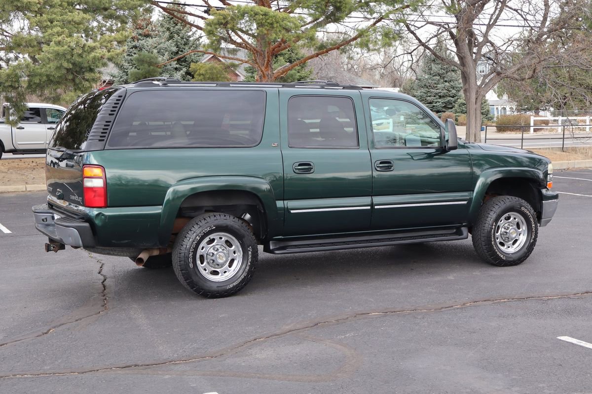 Used 2002 Chevrolet Suburban 2500 LT image 4