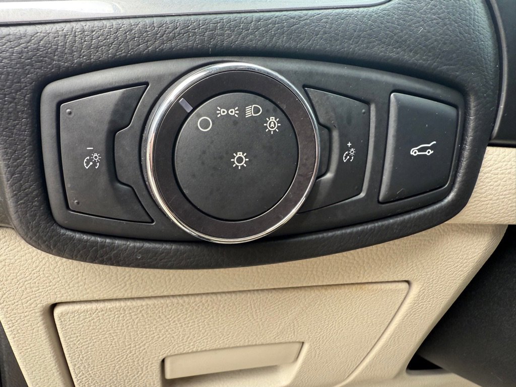 Used 2016 Ford Edge Titanium image 13