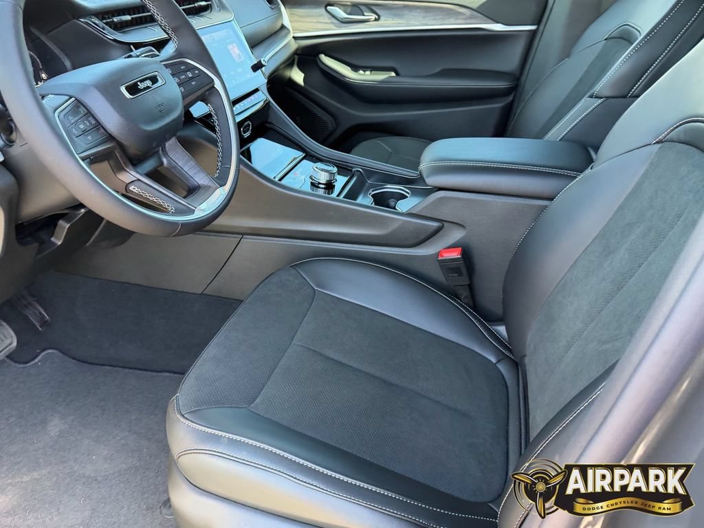 New 2026 Jeep Grand Cherokee Altitude RWD image 17
