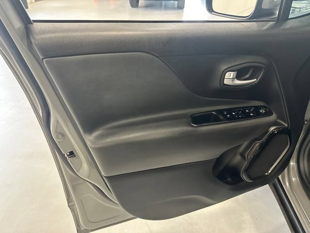 Used 2020 Jeep Renegade Altitude AWD/4WD image 25