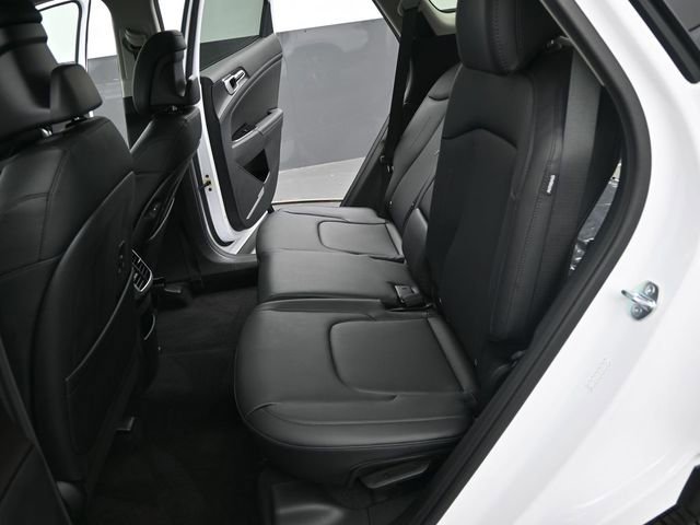 Used 2025 Kia Sportage EX image 12