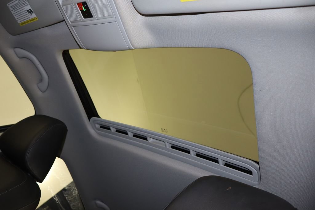 Used 2020 Volkswagen Passat 2.0T R-Line image 24