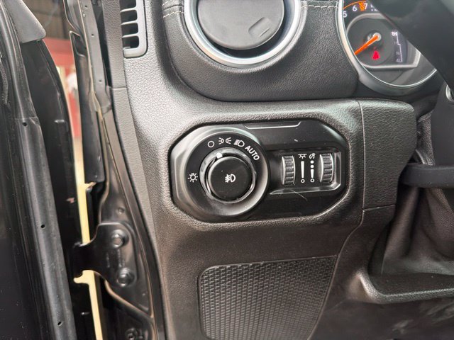 Used 2019 Jeep Wrangler Unlimited Sahara w/ Uconnect 4C Nav & Sound Group AWD/4WD image 29