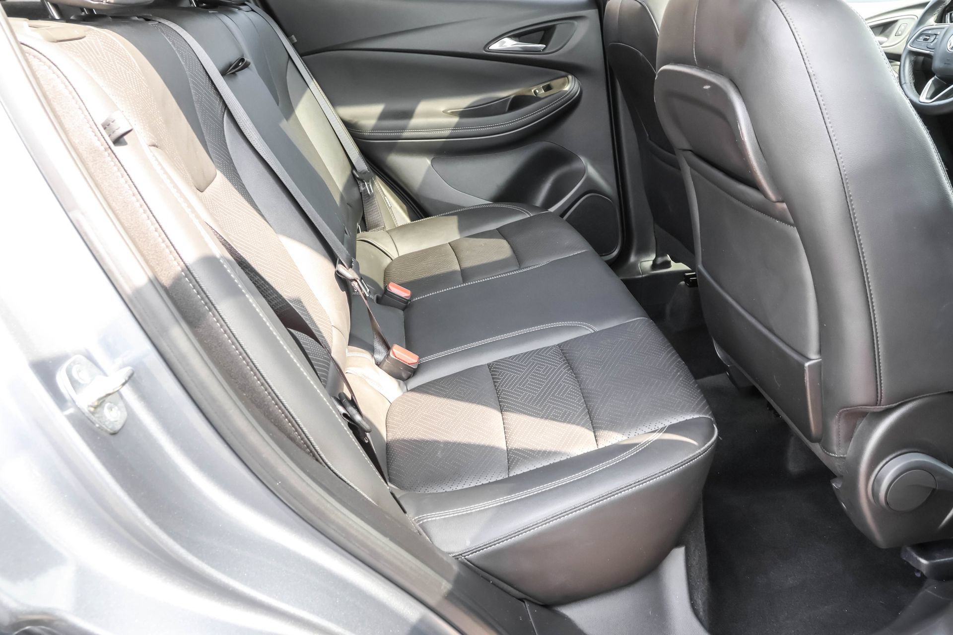 Used 2021 Buick Encore GX Essence w/ Experience Buick Package AWD/4WD image 42