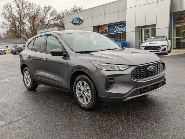 Used 2025 Ford Escape Active w/ Cold Weather Package image 3