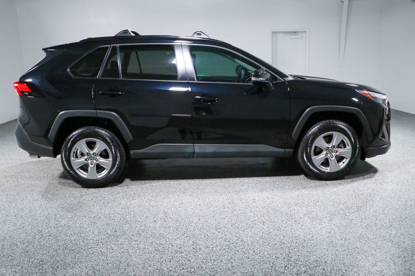 Used 2022 Toyota RAV4 XLE w/ Convenience Package FWD image 6