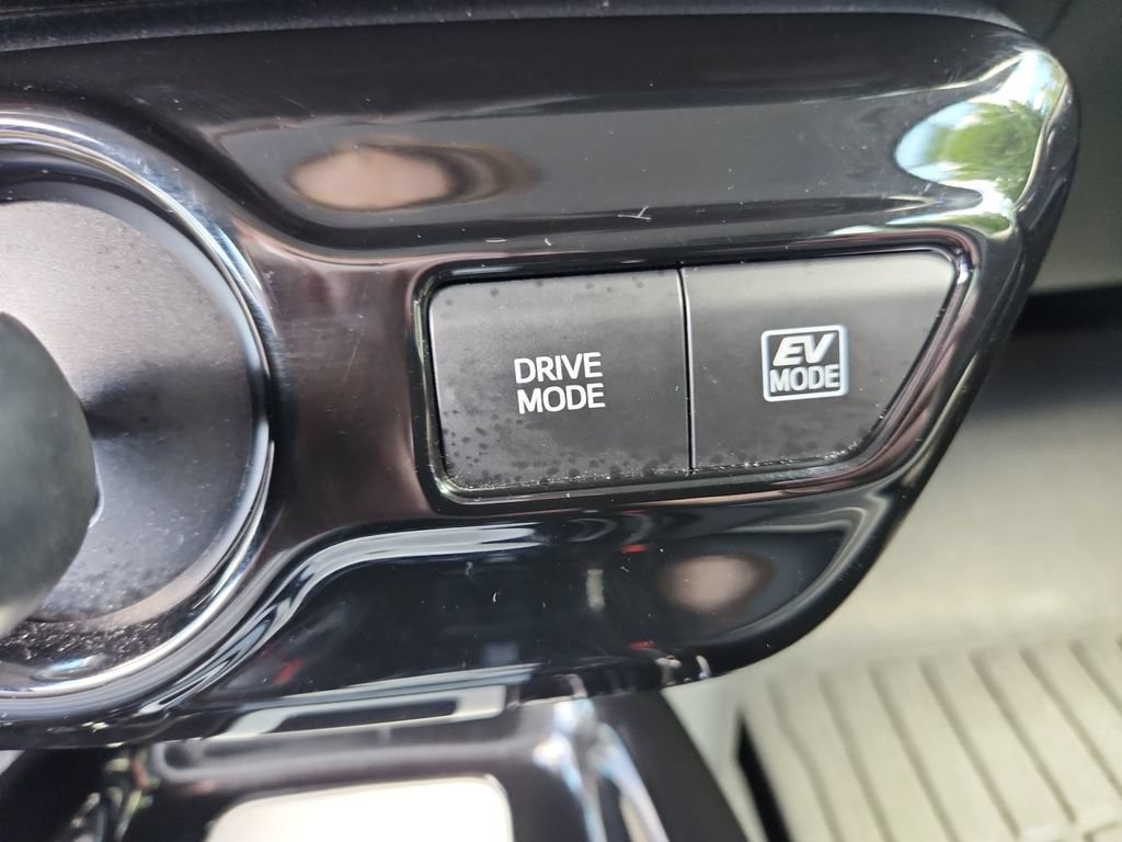 Used 2016 Toyota Prius Three Touring FWD image 27