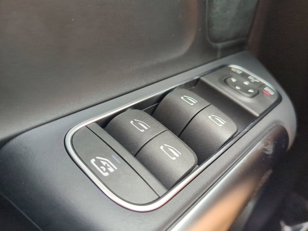 Certified 2025 Mercedes-Benz GLA 250 4MATIC image 10