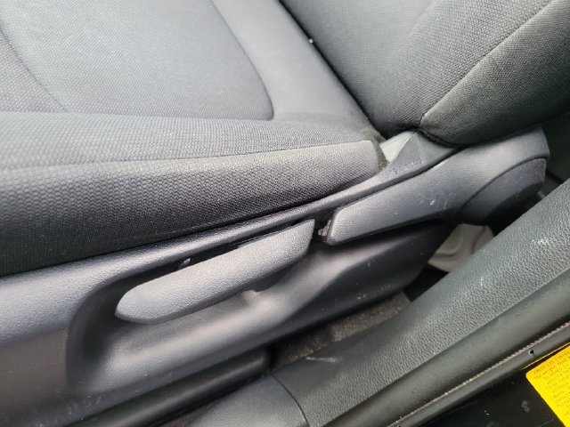 Used 2022 Toyota Corolla Cross LE w/ Moonroof Package FWD image 11