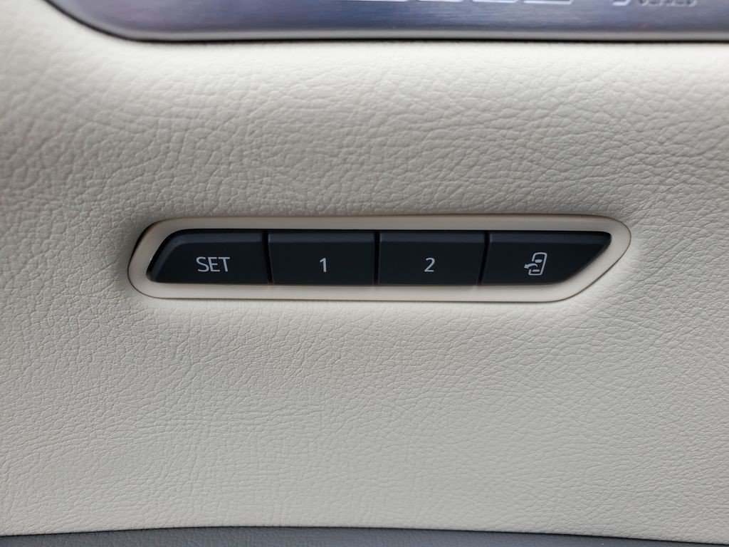 Certified 2024 Cadillac XT5 Premium Luxury w/ LPO, Floor Liner Package AWD/4WD image 22
