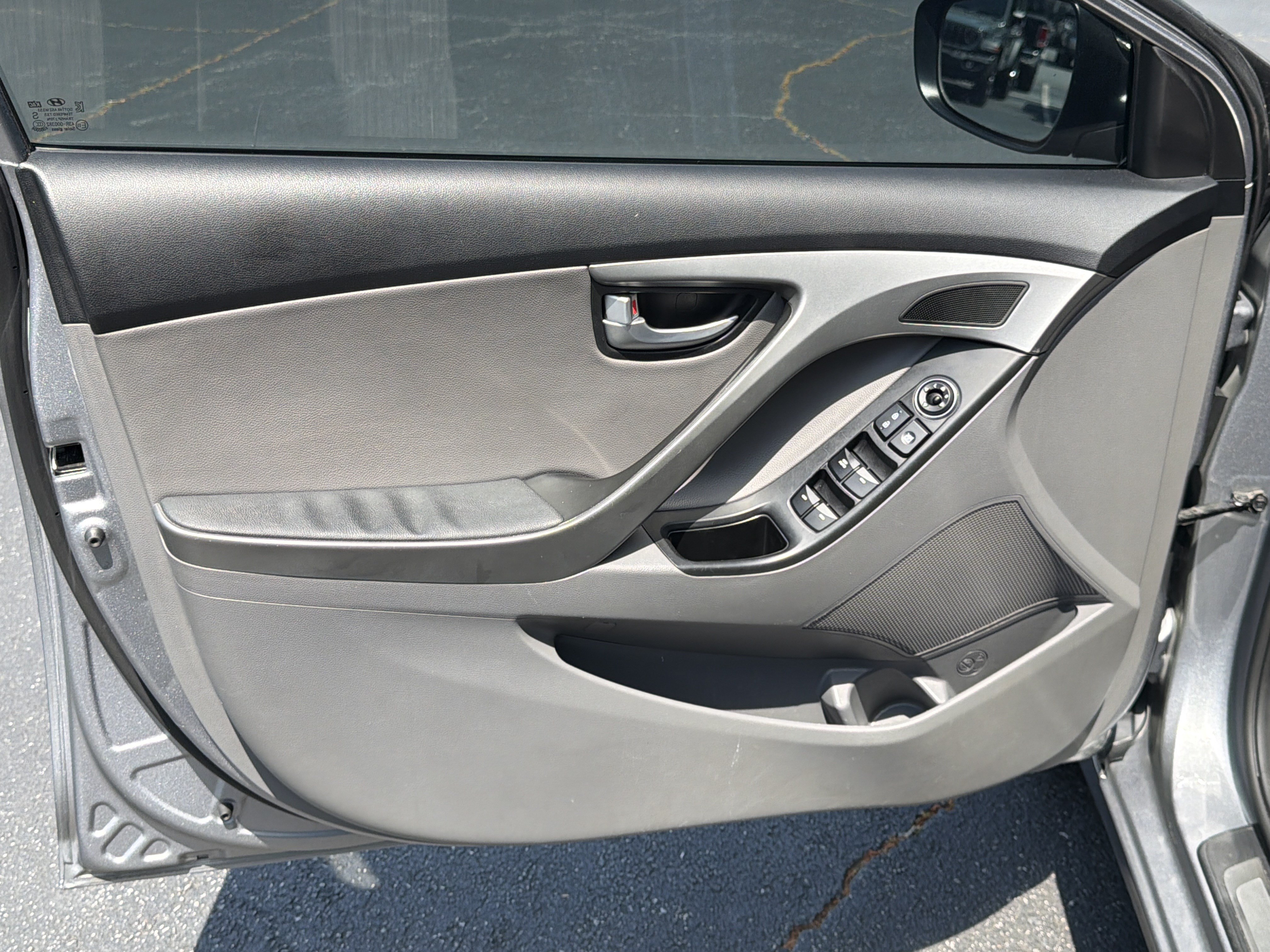 Used 2014 Hyundai Elantra Limited w/ Option Group 03 FWD image 12