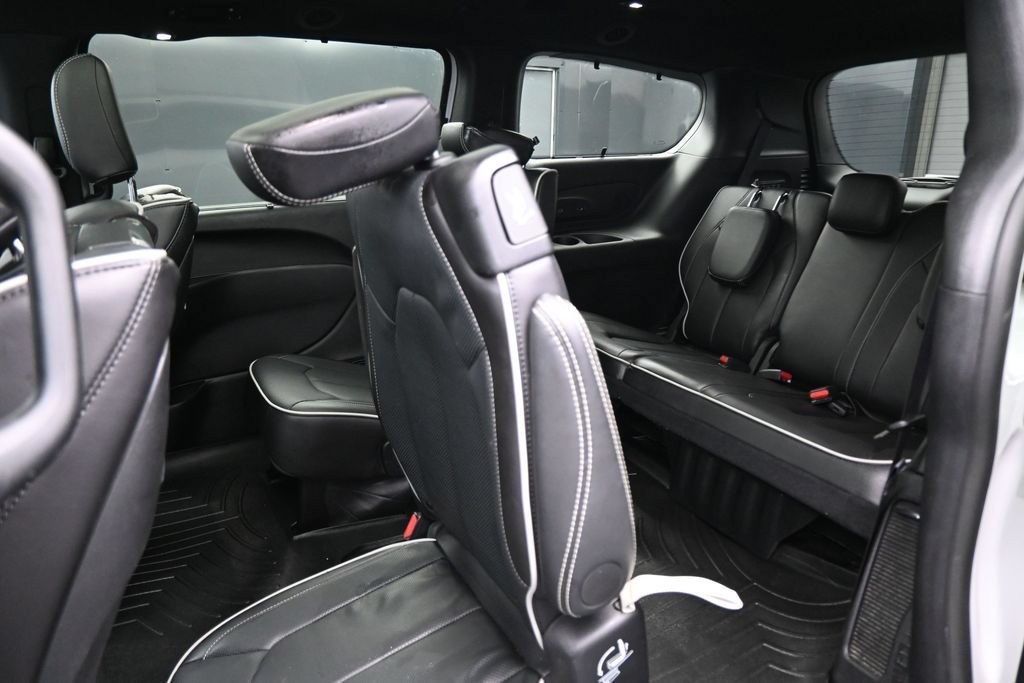 Used 2024 Chrysler Pacifica Limited w/ Uconnect Theater Family Group AWD/4WD image 30