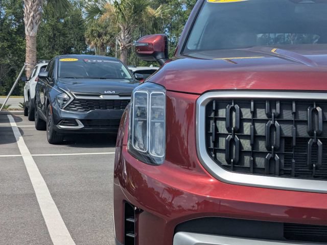 Used 2024 Kia Telluride EX w/ EX Captain's Chair Package FWD image 9