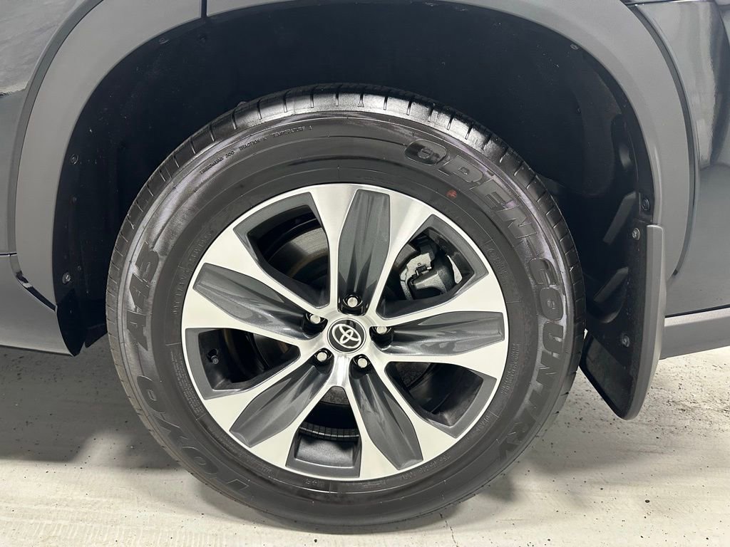 Used 2025 Toyota Highlander XLE image 70