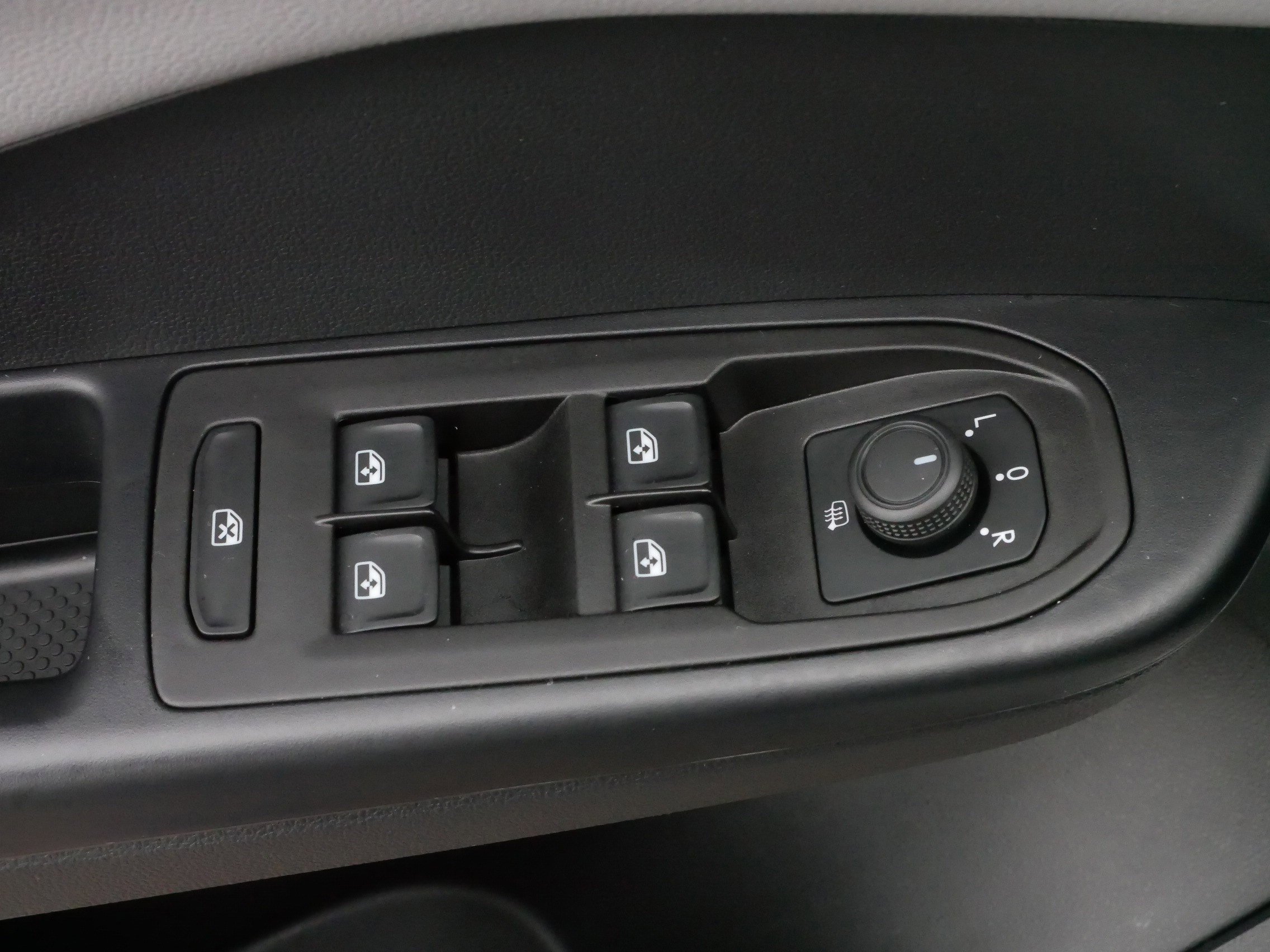 Certified 2024 Volkswagen Taos SE w/ Panoramic Sunroof Package image 19