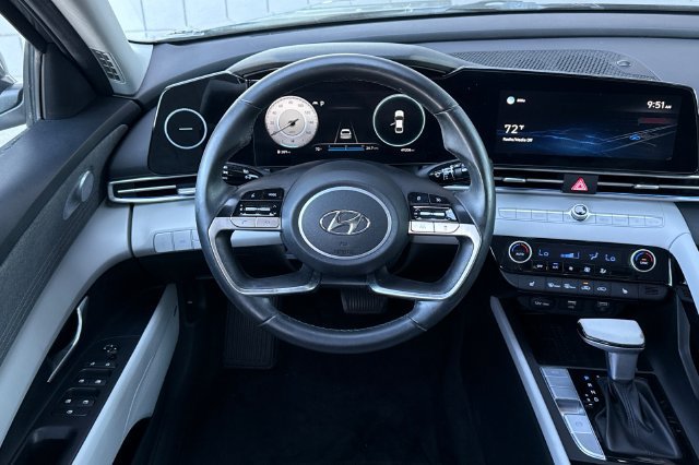 Used 2021 Hyundai Elantra Limited FWD image 17