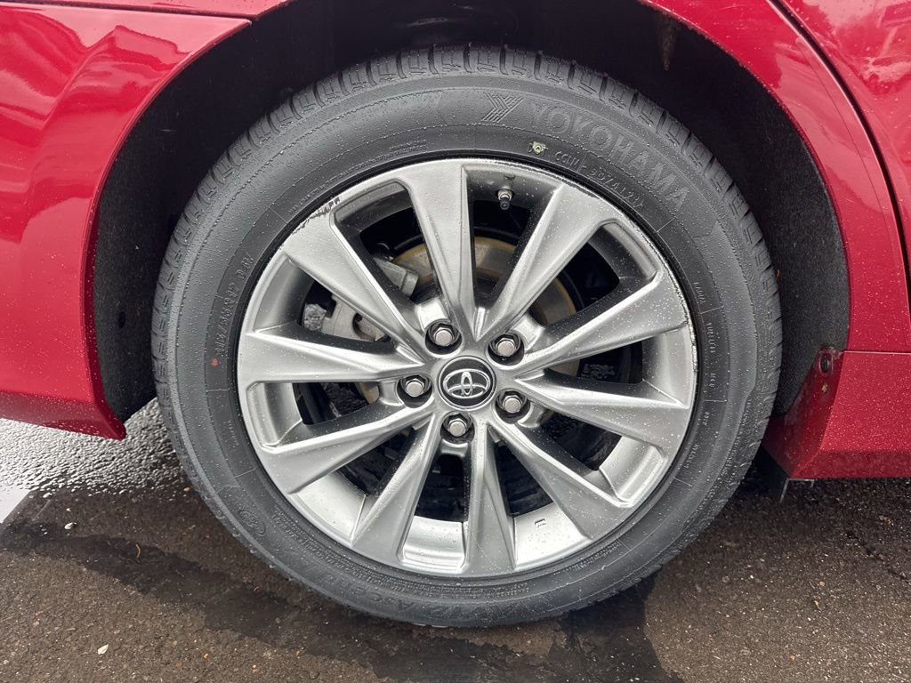 Used 2017 Toyota Camry XLE image 9