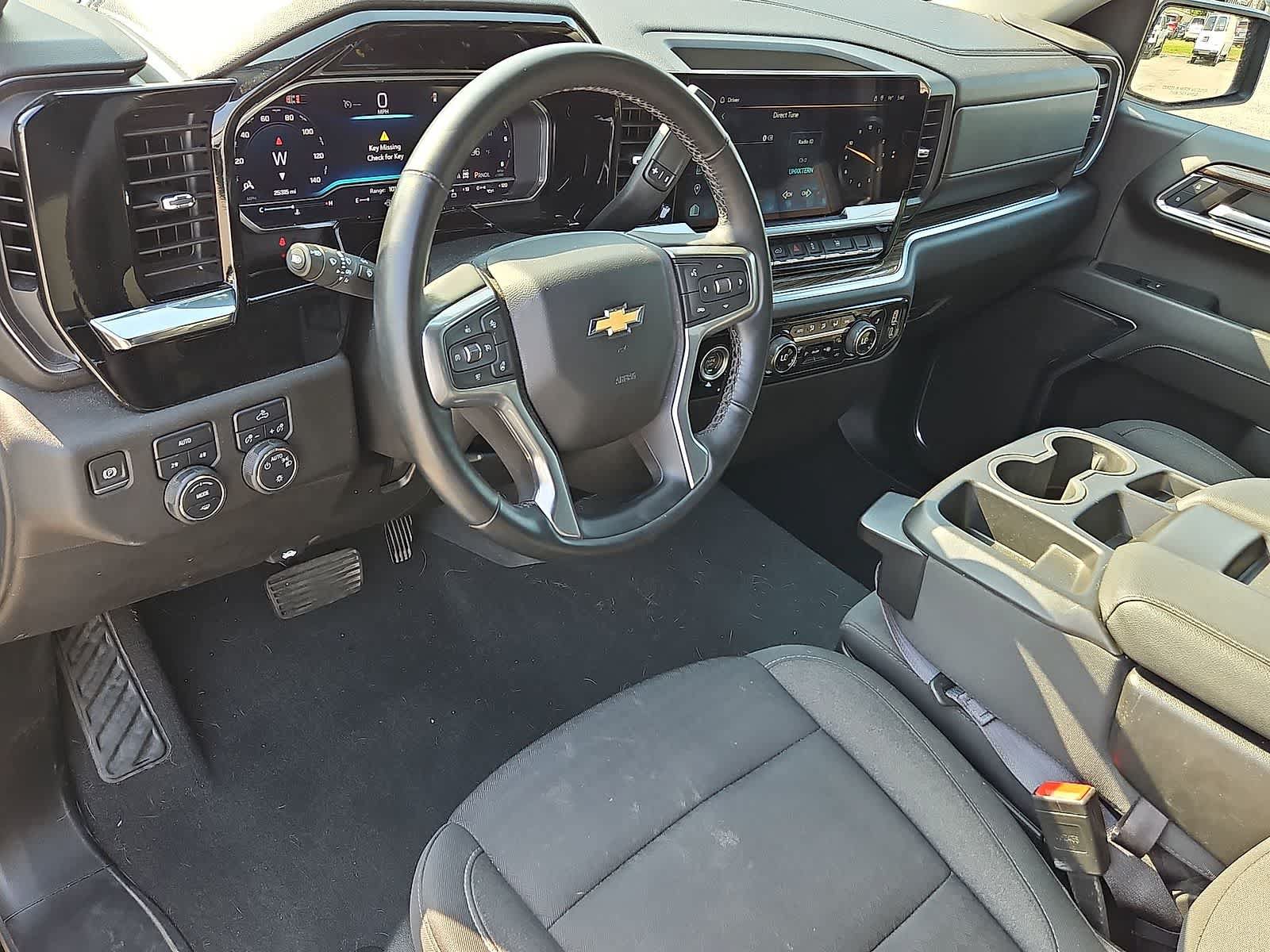 Used 2024 Chevrolet Silverado 1500 LT AWD/4WD image 16