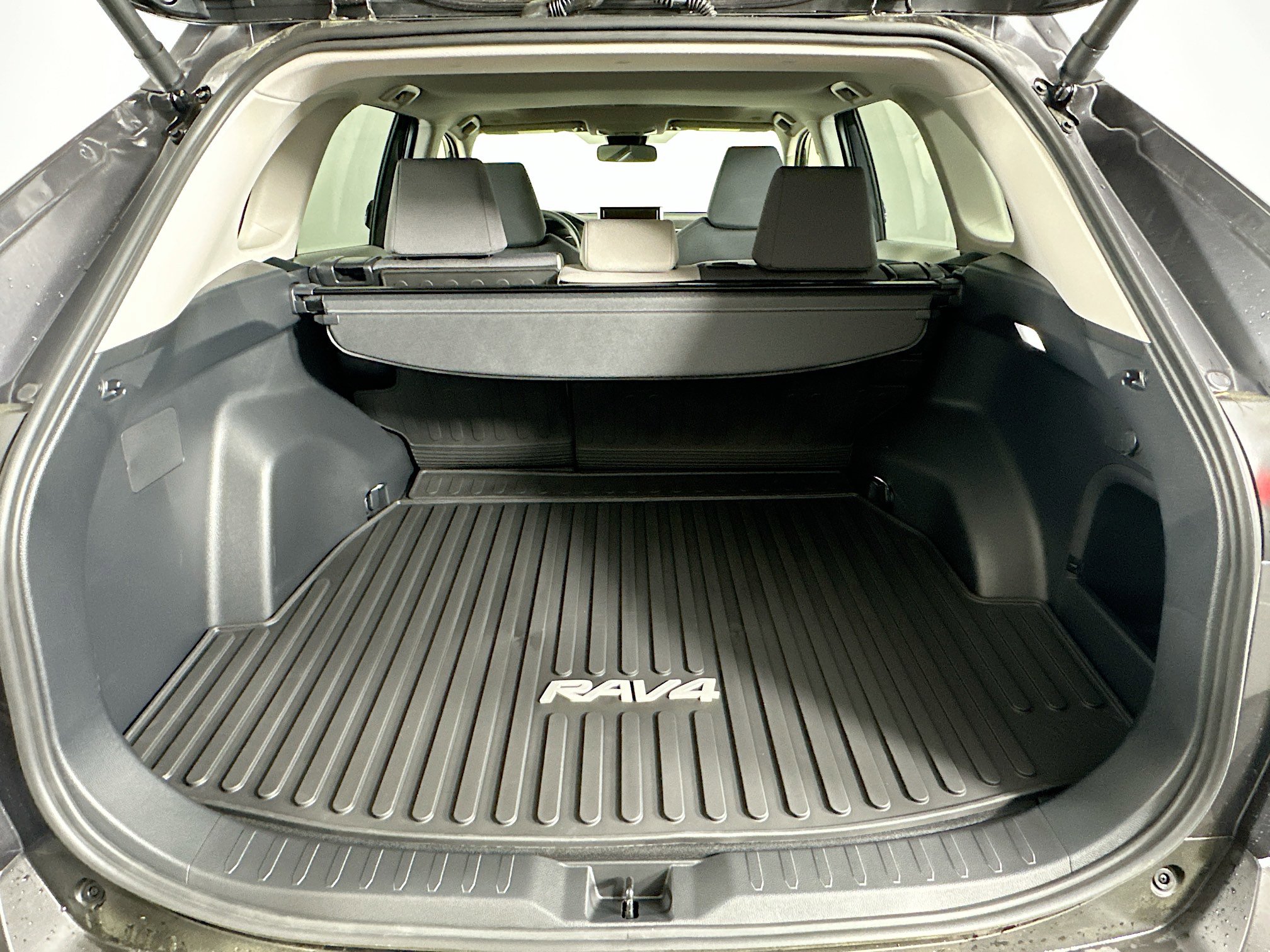 Used 2025 Toyota RAV4 XLE w/ Convenience Package image 30