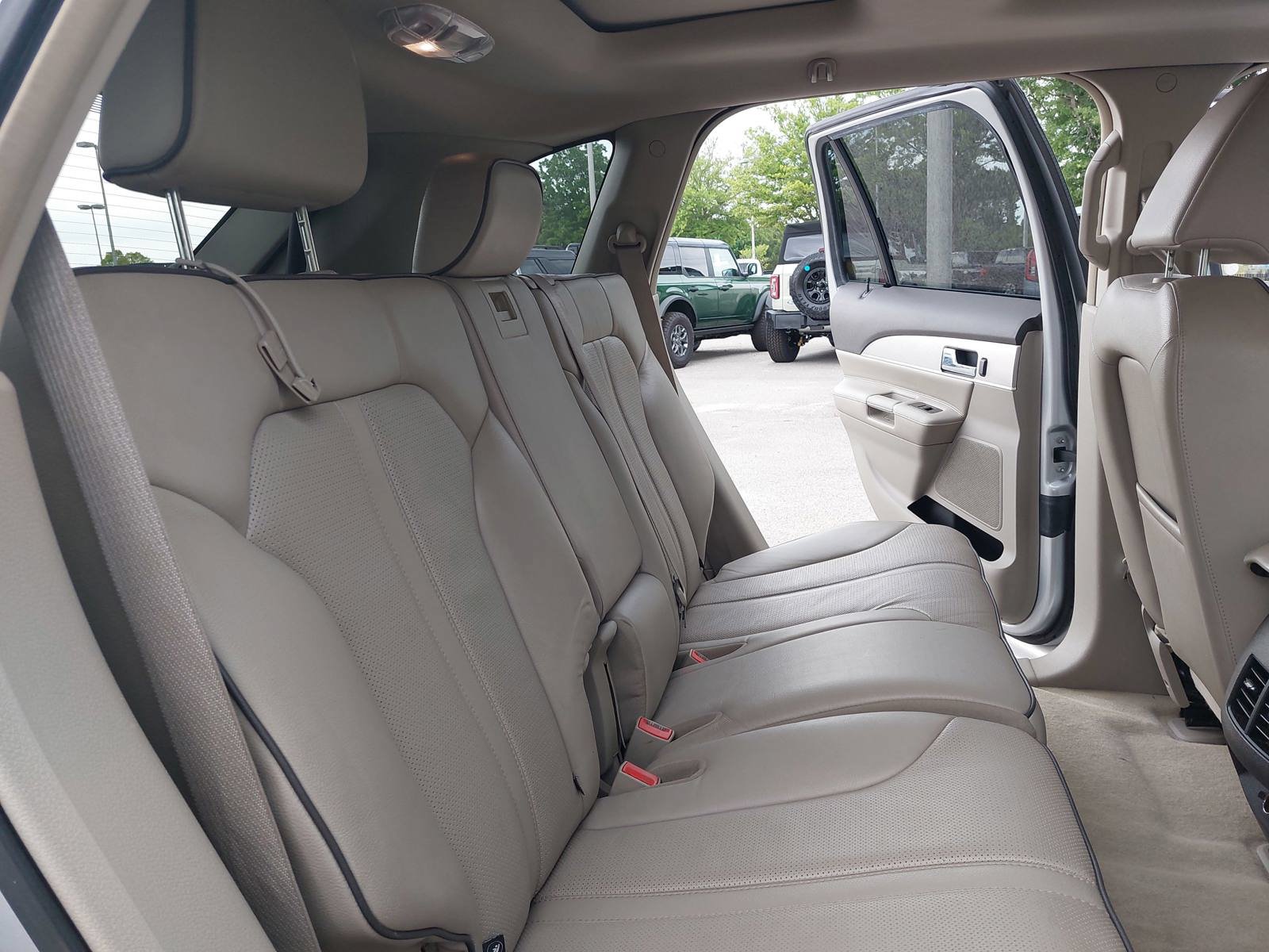 Used 2011 Lincoln MKX AWD w/ 102A Rapid Spec Order Code image 11