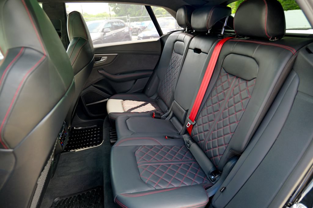 Used 2025 Audi SQ8 Prestige w/ Prestige Package AWD/4WD image 29