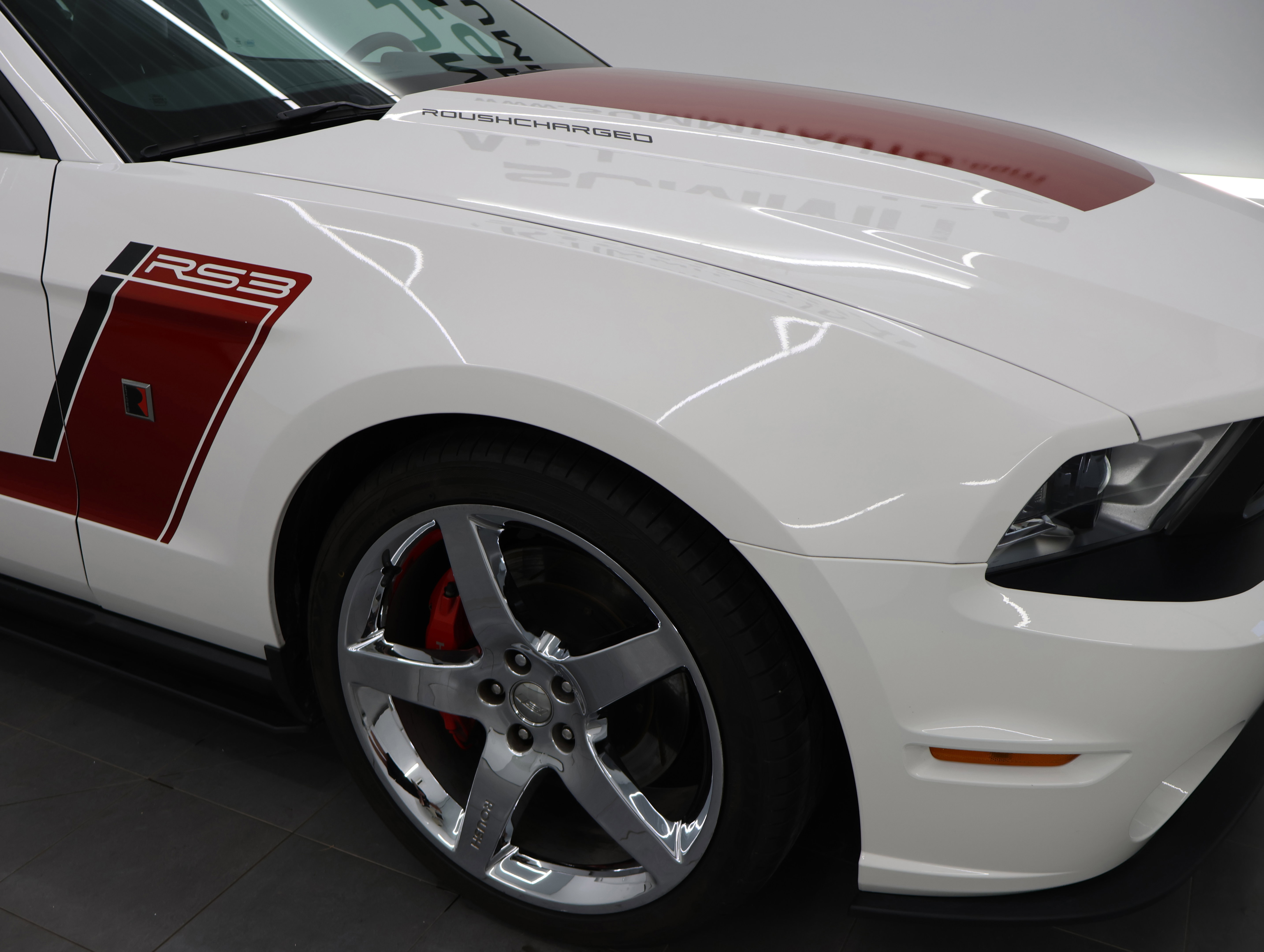 Used 2012 Ford Mustang GT Premium w/ HID Headlamps & Security Pkg RWD image 25