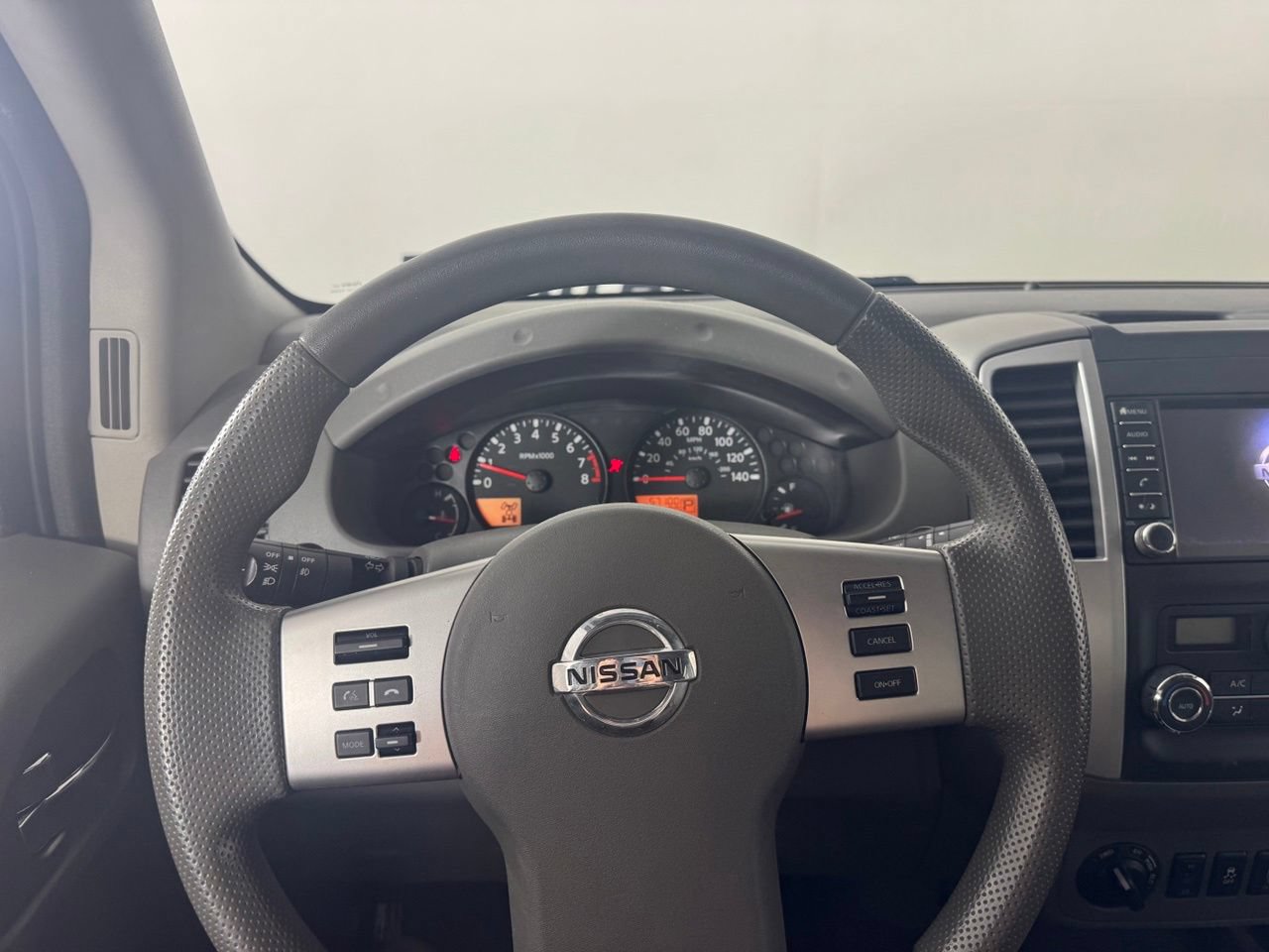 Used 2021 Nissan Frontier SV w/ Midnight Edition Floor Mats AWD/4WD image 15